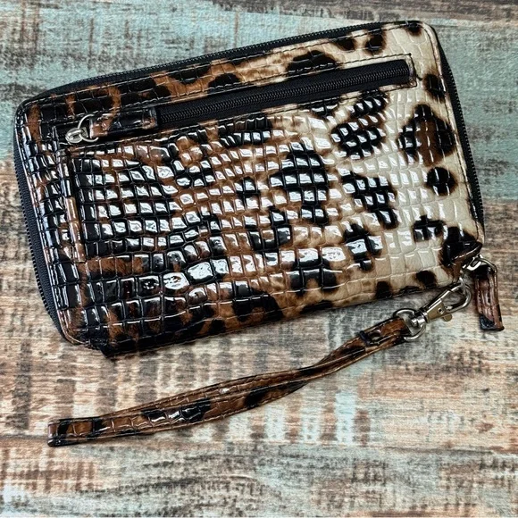 Women’s Animal Printed Faux Leather Wallet with Pockets - Picture 4 of 9